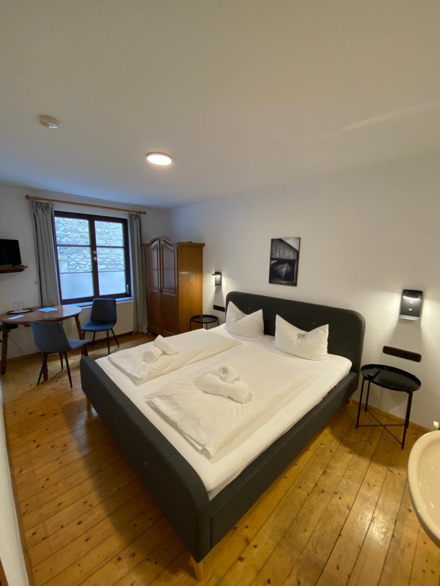 Gasthof Zum Goldenen Schiff - Lehm, Stil & Altstadtflair Marktbreit Buitenkant foto